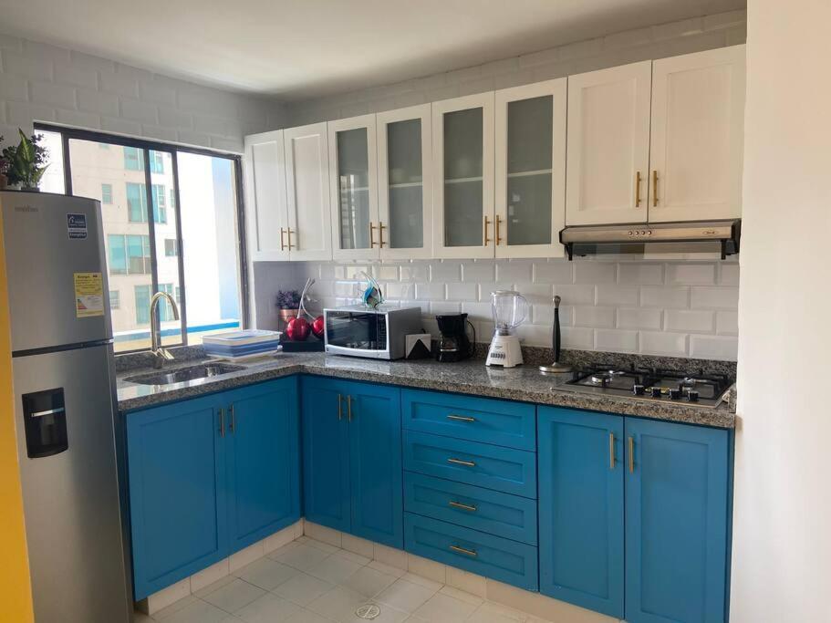 Apartamento 10mo Piso, Piscina, Jacuzzi Y A Pasos De La Playa *